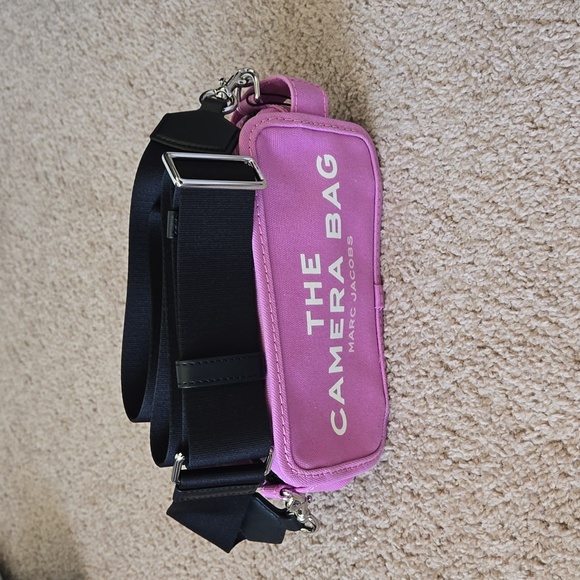 Marc Jacobs Handbags - Marc Jacobs Camera Bag
